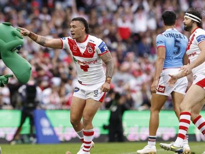Dragons hold on to stun Roosters in NRL