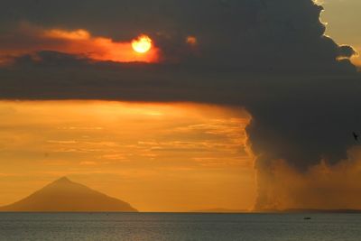 Indonesia raises alert level for Krakatoa's offspring volcano