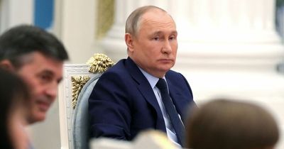 Putin's health amid Parkinson's rumours - puffy face, shaking and cancer surgeon