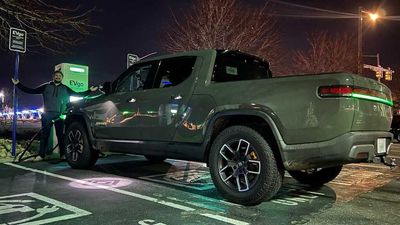 Rivian R1T Can Now Charge At Up To 500 Amps With New Software Update