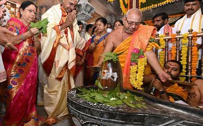 CM inaugurates renovated Shivalayam on Yadadri