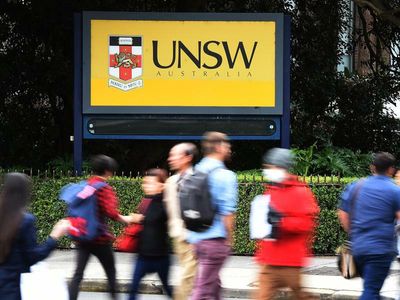 University sector at a crossroads: report