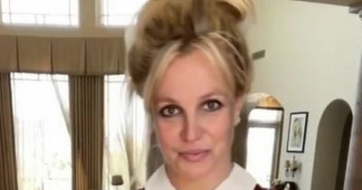 Britney Spears makes crude gesture as she belatedly thanks fans for her award win