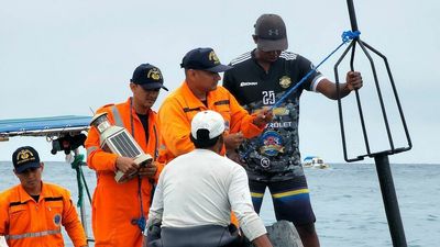 VIDEO: Oil Slick: Boat With 20,000 Gallons Of Diesel Sinks At Galapagos Islands