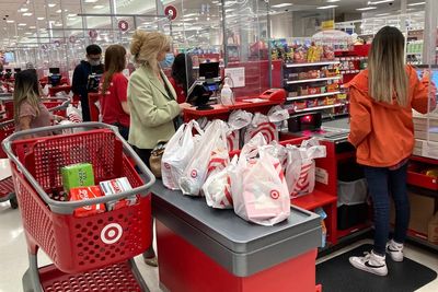 US consumers still confident in April, but slightly less so