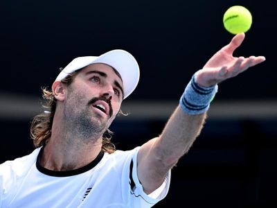 Thompson fades to lose in Portugal