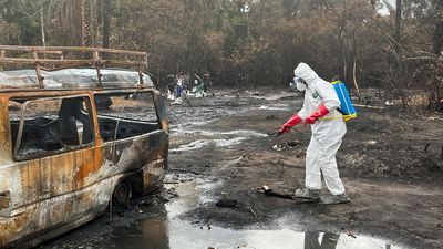 Nigeria conducts mass burial for victims of illegal refinery explosion