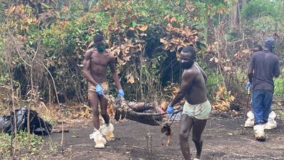 Nigeria buries remains after illegal refinery blast