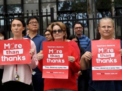 Premier sparks walk-out at NSW school