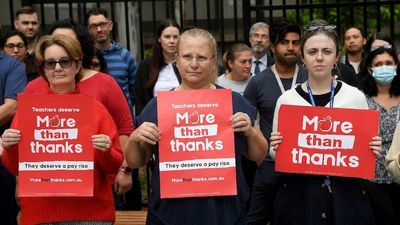 Teachers stage walkout of Sydney school ahead of visit by NSW Premier Dominic Perrottet