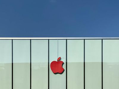 Prominent Apple Analyst Says Worst Yet To Come For Tech Stocks