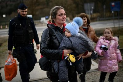 Stay or go? Ukraine refugees torn between safety and home