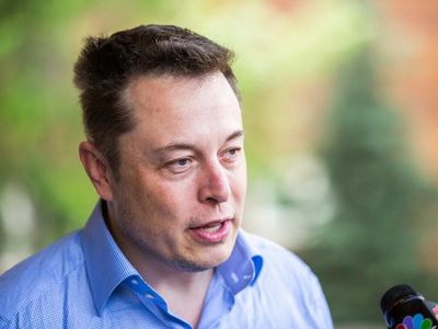 Elon Musk Notes Donald Trump's Truth Social Trouncing Twitter, TikTok On Apple's App Store