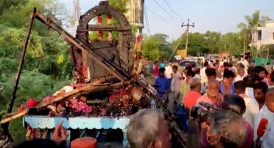 India: Many dead as truck hits power line during Hindu procession
