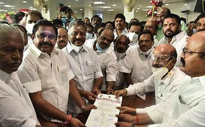 Madras High Court permits two litigants to challenge amendments made to AIADMK’s constitution