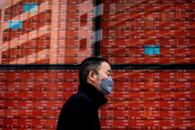 Asian markets sink as European stocks steady, eyes on Ukraine