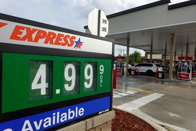 Oil execs got big pay amid price hikes