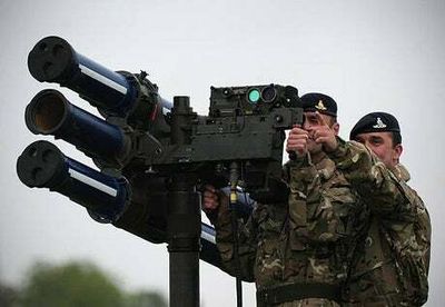 Ukraine: What are Stormer armoured vehicles and Starstreak missiles?