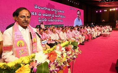 Country needs alternative political agenda: KCR