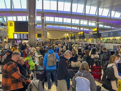 Grant Shapps unveils measure to ease flights chaos