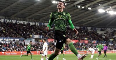 'Unplayable' ex-Cardiff City favourite Kieffer Moore sends Wales World Cup message with two-goal Swansea City salvo