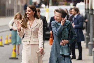 Kate and Anne arrive for first joint engagement at London maternity healthcare organisations