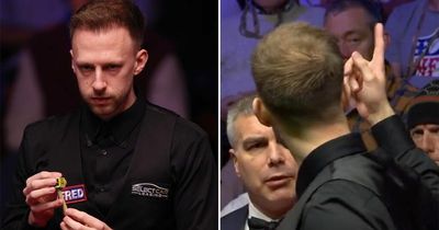 Judd Trump distracts ref before moving ball in hilarious World Snooker Championship moment