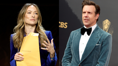 Olivia Wilde Got Served Legal Papers From Jason Sudeikis While On Fkn Stage At A Film Convention