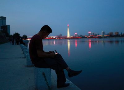 Some N.Koreans find ways around govt smartphone controls, report says