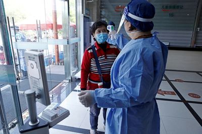 Shanghai's focus shifts to vaccination of elderly as new cases decline