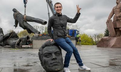 Friends no longer, Ukraine removes Russian statues and street names