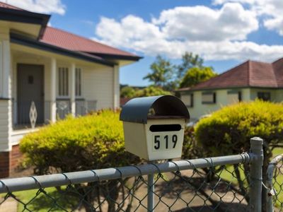 Federal-state wrangle over Qld housing