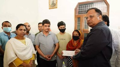 Delhi govt gives Rs 1 crore each to families of two frontline workers who died of Covid