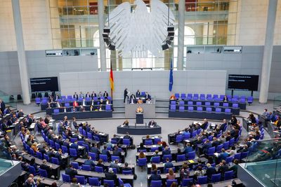 German parliament approves petition to deliver heavy arms to Ukraine