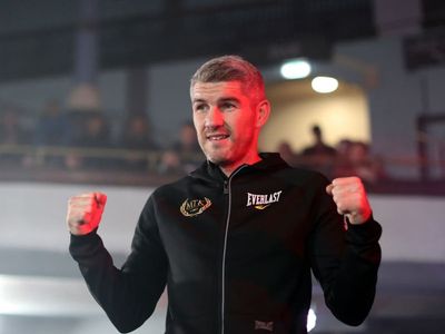 Liam Smith vs Jessie Vargas time: When are ring walks in UK and US for fight this weekend?