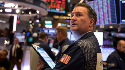 Stock Market Today - 4/28: Stocks Bounce Back, Tech Boost; GDP Disappoints, Apple In Focus