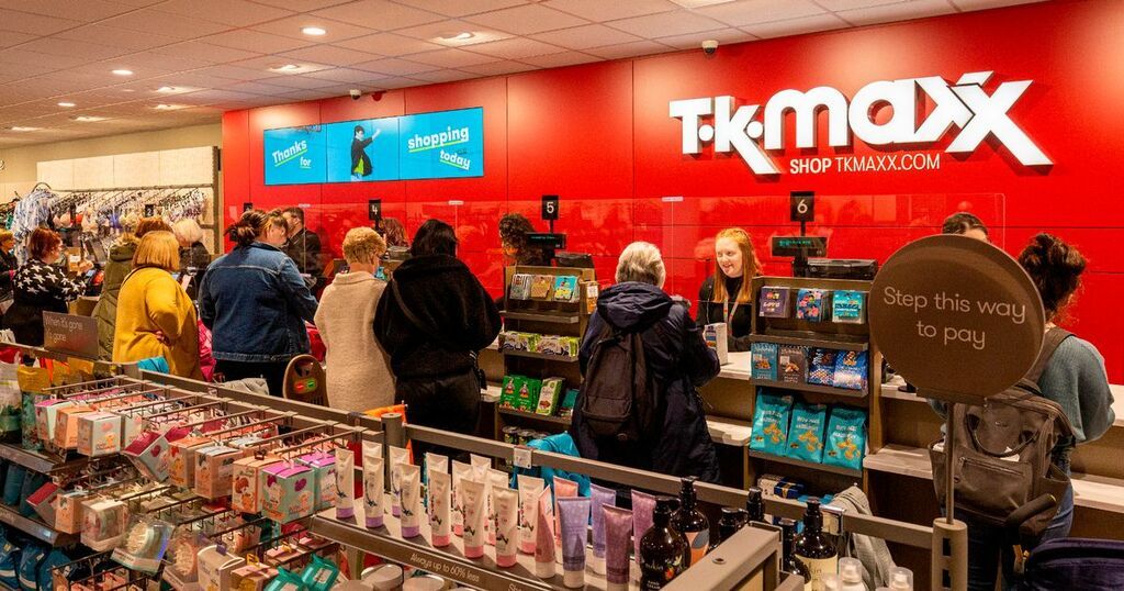 Queues as new TK Maxx store opens at Bromborough Croft…