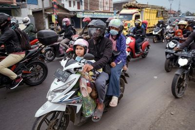 Indonesians flock to their hometowns for Eid celebrations