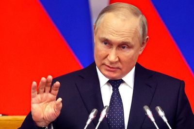 Putin gas cutoff shakes up Europe at little cost to Kremlin