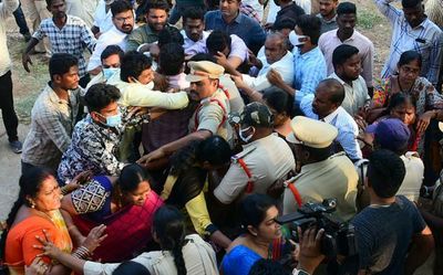 Andhra Pradesh: Tension at Thummapudi as YSRCP, TDP workers clash