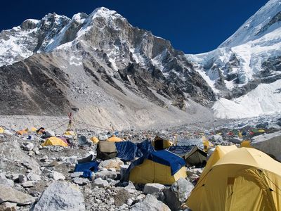 Man will attempt to climb Mount Everest on crutches