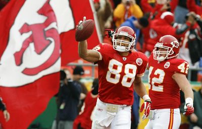 Hall of Fame TE Tony Gonzalez to announce Chiefs’ Round 2 draft picks