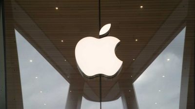 Apple warns of potential $US8 billion hit to earnings, Amazon shares plunge, ASX recovers