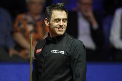 Ronnie O’Sullivan fights back to level with John Higgins after opening session