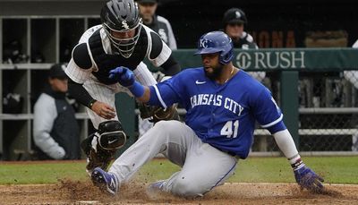 Passed ball, walks doom White Sox in 10th