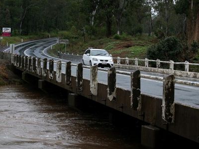 Man dies in floodwaters in western Qld