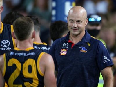 Crows coach offers support to AFL rival