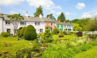 UK house price growth slows as cost of living crisis starts to hit market