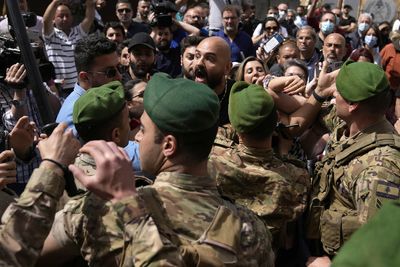 Thousands stuck as Lebanese authorities suspend passport renewals