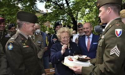 US army replaces cake it stole from Italian girl 77 years ago